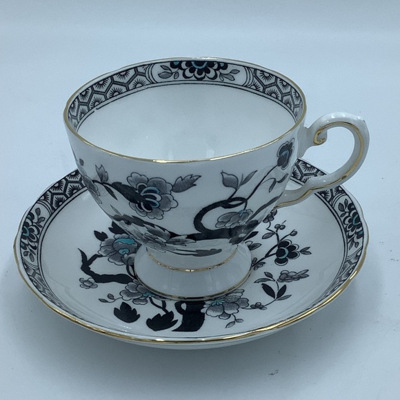 Royal Tuscan England Black/Blue Floral Fine Bone China Teacup & Saucer - Picture 3 of 10